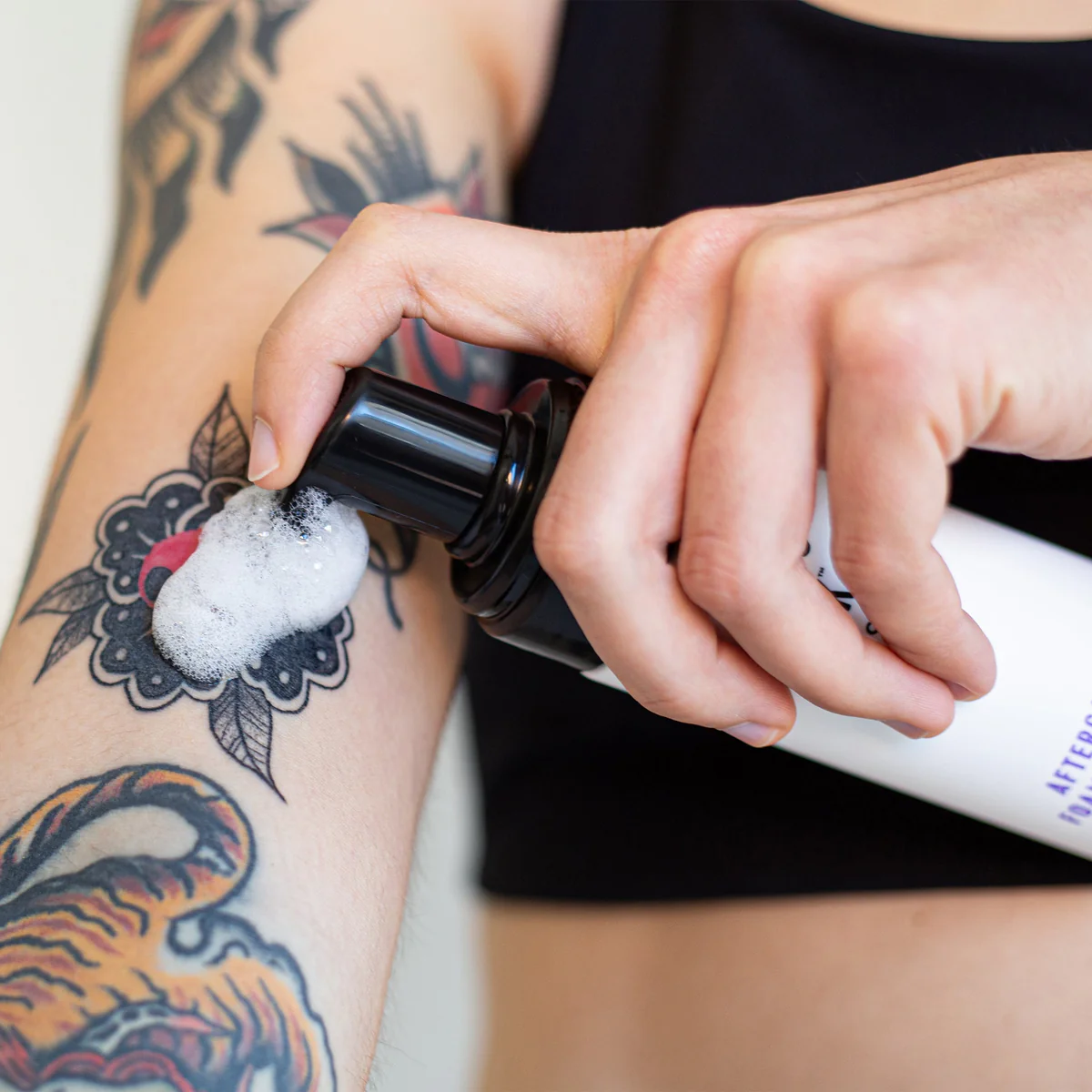 Chăm sóc ngay sau khi xăm: 24-48 giờ đầu tiên