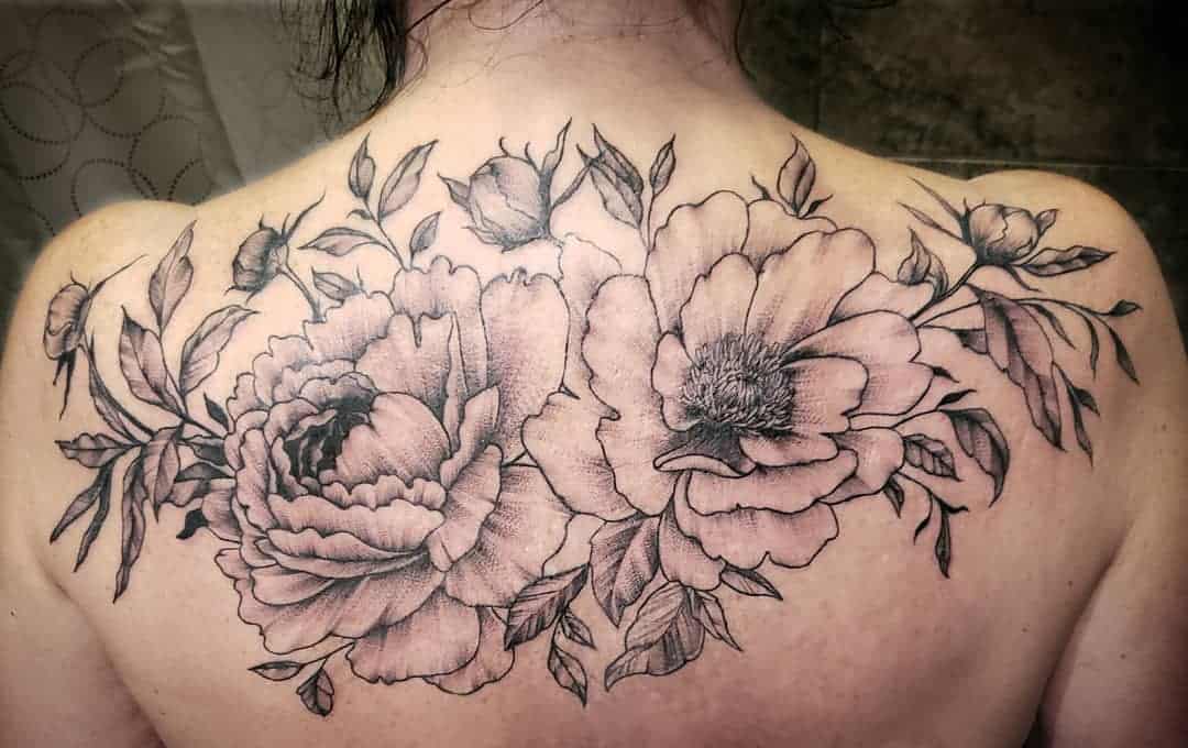Khám phá những ý nghĩa ẩn giấu đằng sau những mẫu hình xăm hoa thanh lịch trên lưng dành cho phụ nữ 7 hinh xam hoa mau don o vai